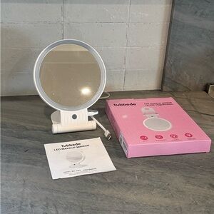 TubbeDe LED Makeup Mirror with magnification